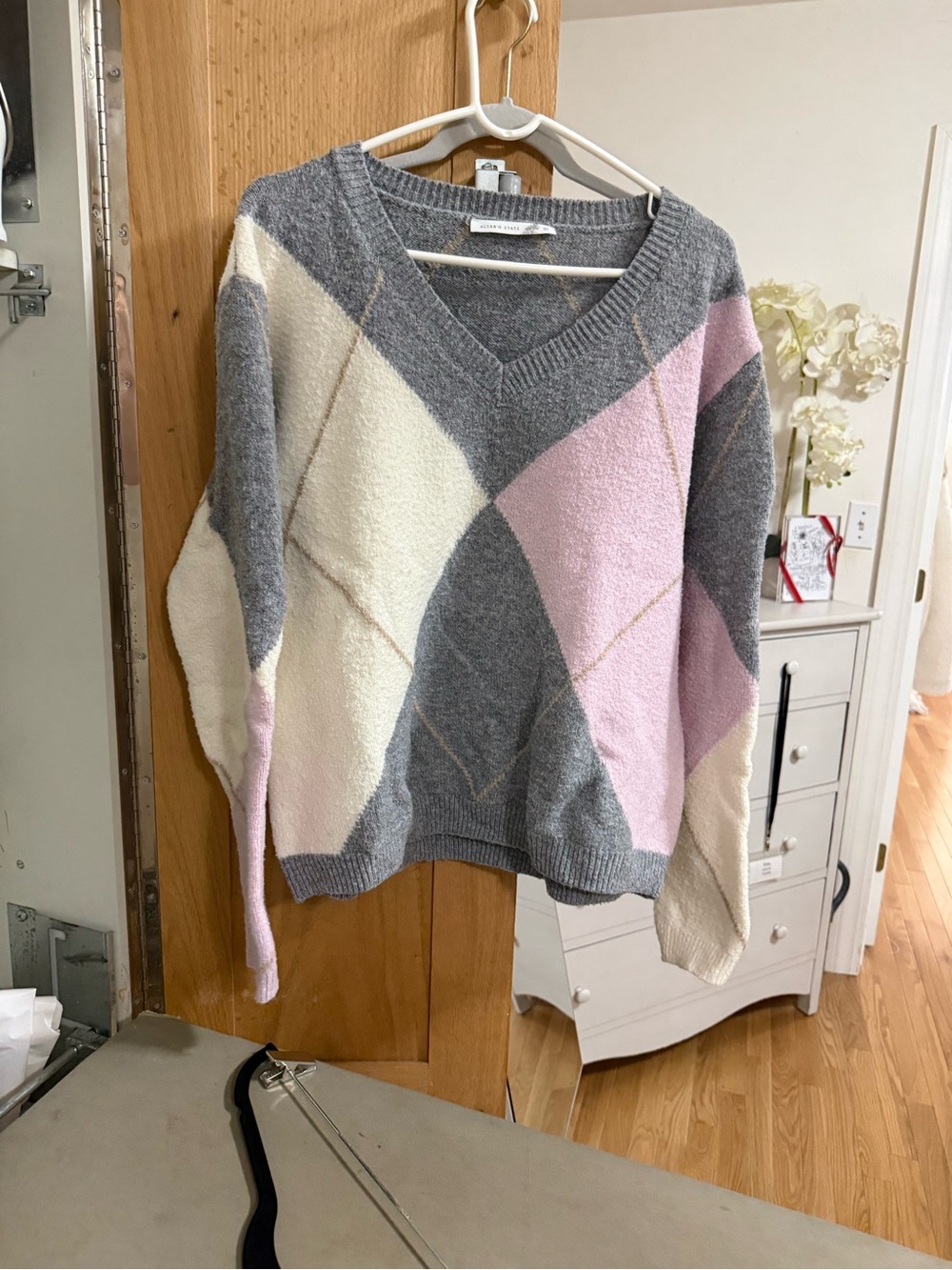 Altar'd State Gray, Cream & Pink V-Neck Argyle Sweater